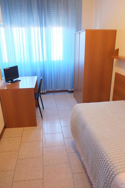 Albergo Italia Di Nardi Renzo & C Snc Поджібонсі Номер фото