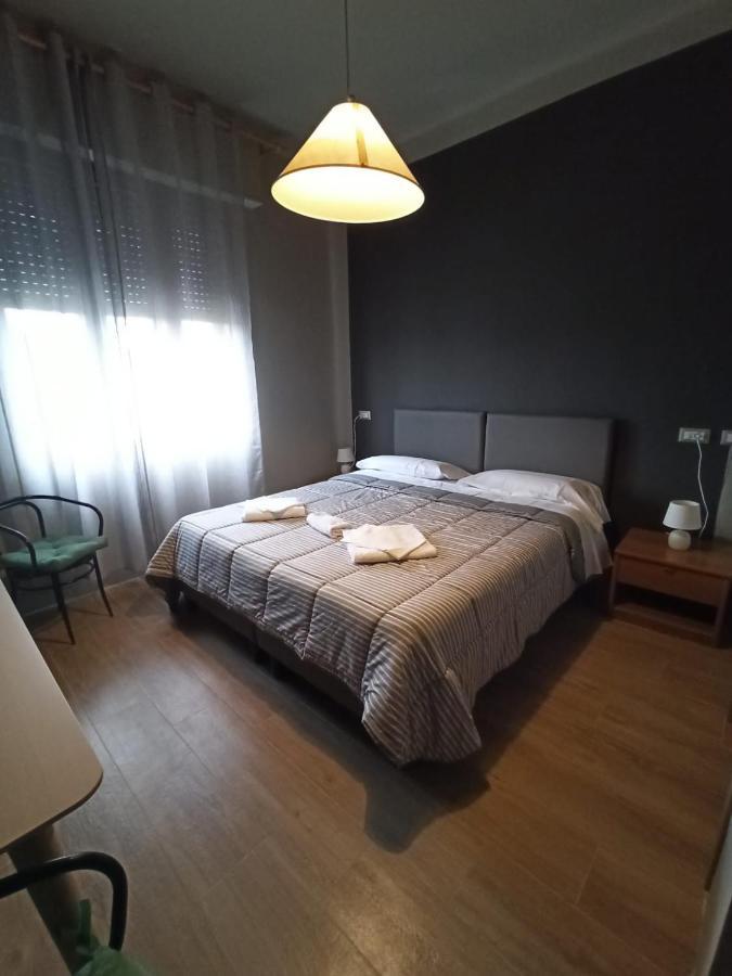 Albergo Italia Di Nardi Renzo & C Snc Поджібонсі Екстер'єр фото
