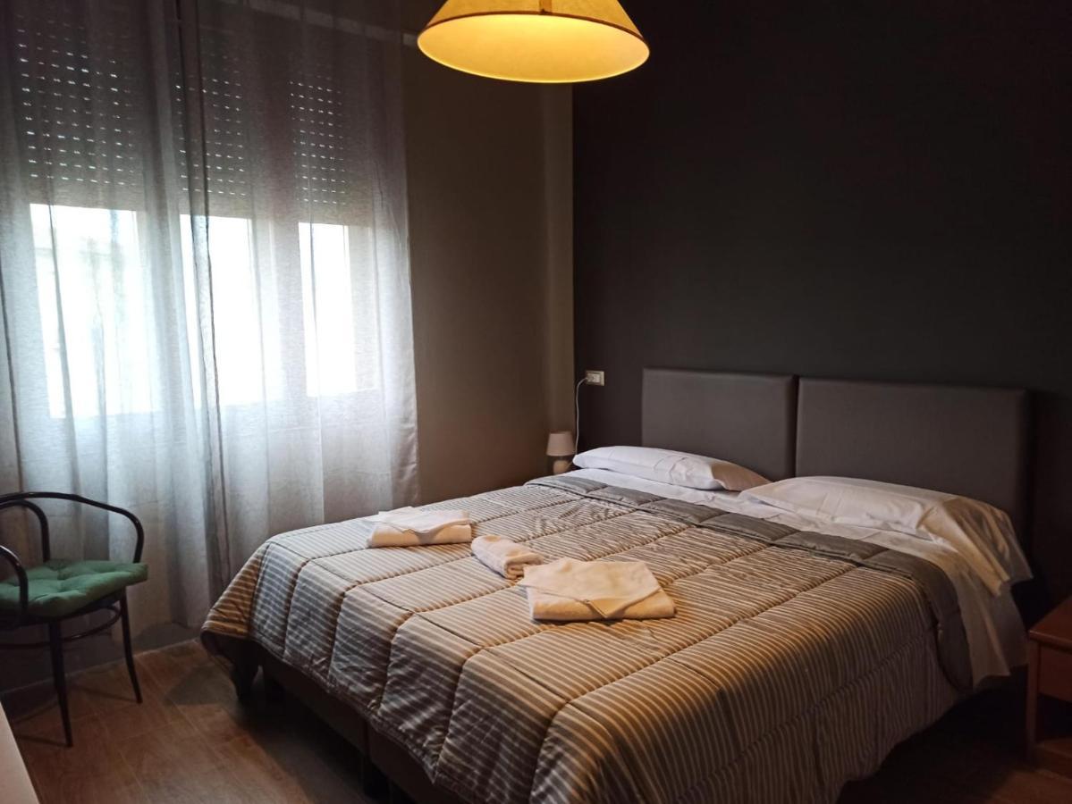 Albergo Italia Di Nardi Renzo & C Snc Поджібонсі Екстер'єр фото